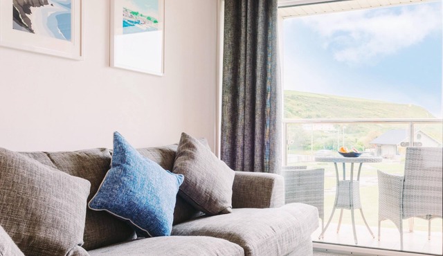 Sandcastles 11 Europa Court - Apartment close to Mawgan Porth beach, communal heated swimming pool