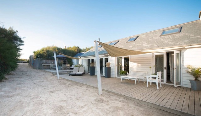 Sandcrest Cottage - Three Bedroom Villa, Sleeps 6