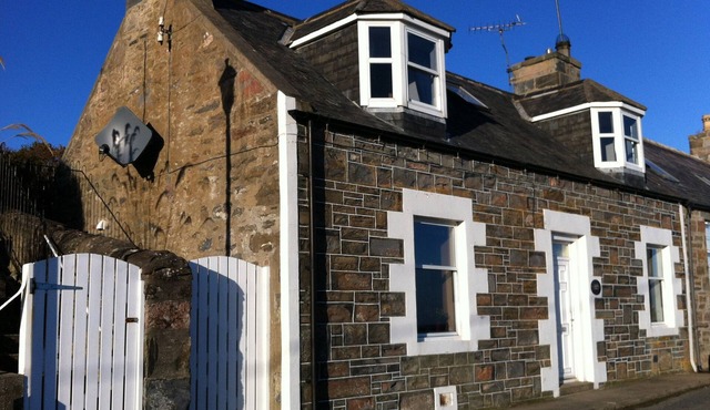 Sandend Cottage - in the picturesque 'get away from it all' fishing hamlet