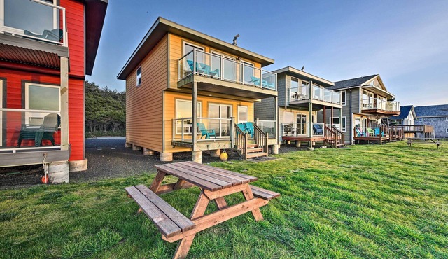 Sanderling Sea Cottages, Unit 9 with Ocean Views!