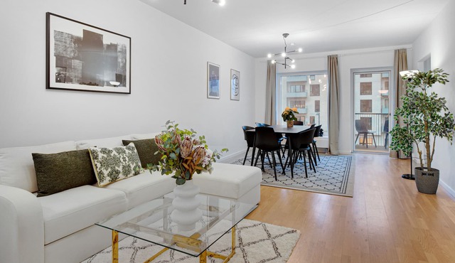 Sanders Arena - Bright 3-Bdr. Apt. Close to Metro