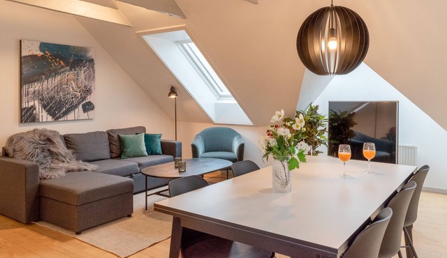 Sanders Boulevard - Cute 2-Bdr. Apt. By the Canal