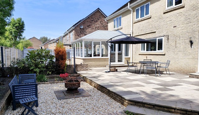 SANDERSON HOUSE, pet friendly, with hot tub in Cleator Moor