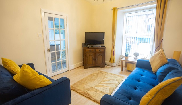 Sandgate 2-Bed Apartment in Ayr central location