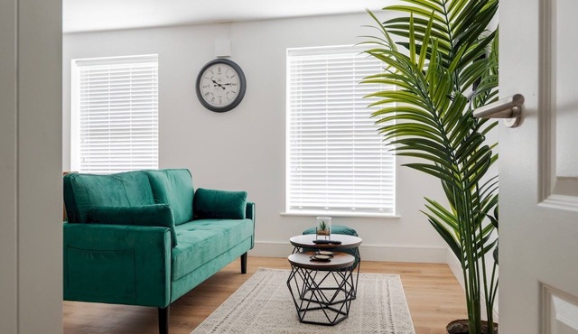 Sandhurst House, 2 Bed, Parking - Pass the Keys