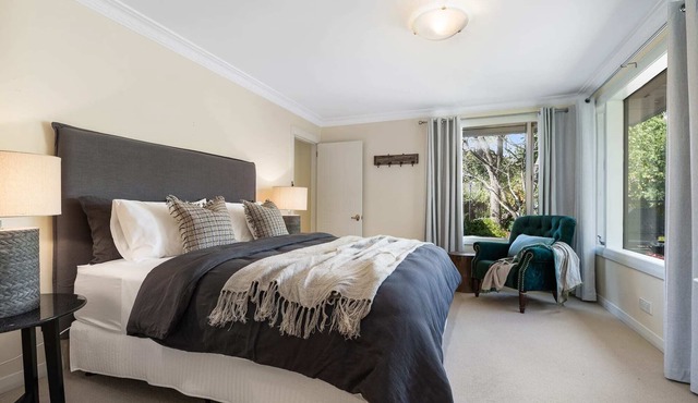 Sandhurst - Stunning Retreat - Pool & Tennis Court