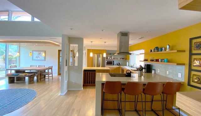 Sandia Foothills Sanctuary with Unparalleled Mountain Views