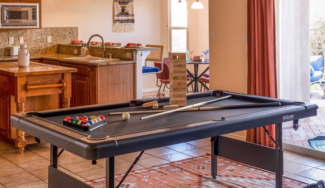 Sandia Retreat: 6Br - 15min to airport - Games