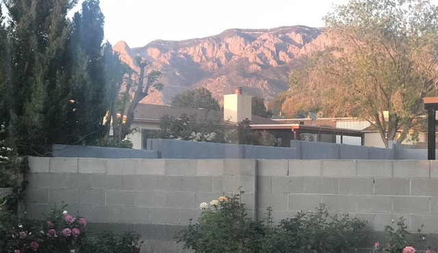 Sandia view sweet 🏠 near Balloon Fiesta park, &Tram-ride!
