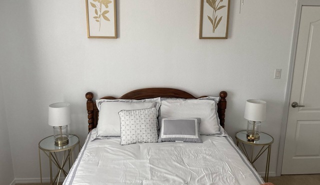Sandia Views room with lock for Balloon Fiesta!