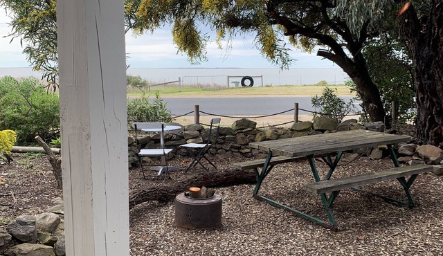 " Sandilira"on the shores of Lake Alexandrina.