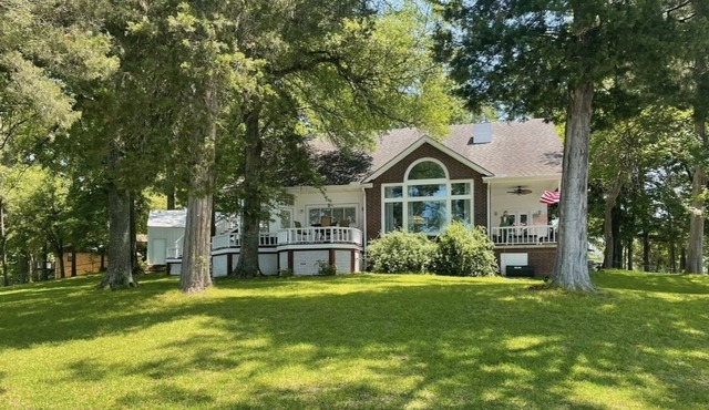 Sandi’s Point Lake House!