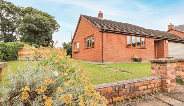 SANDMARTINS, pet friendly in Higher Kinnerton, Chester