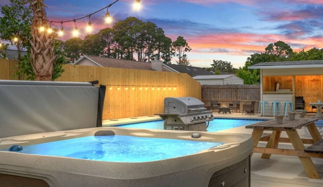 Sandollar Sea Haven ~ Tropical Retreat with Pool, Hot Tub & Fire pit