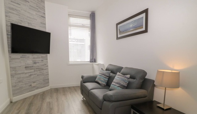 SANDOWN, pet friendly, country holiday cottage in Babbacombe