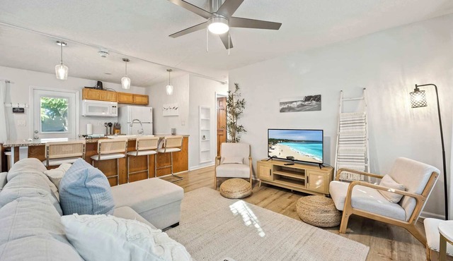 Sandpiper 𓇼 2BR/1BA Across From Beach!