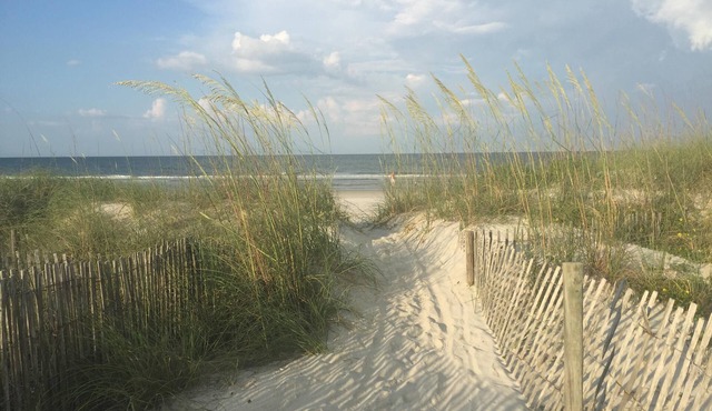 Sandpiper 220 - Remodeled Beachfront Condo with Beach Gear