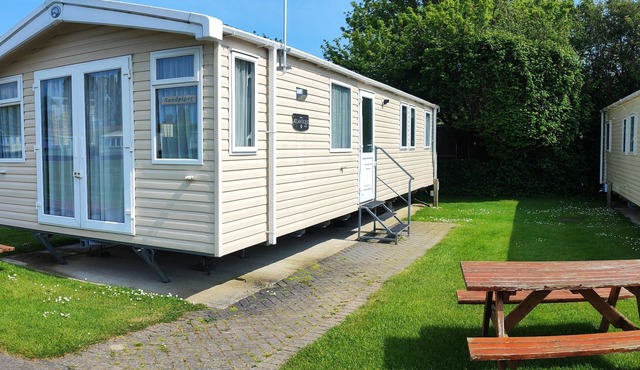 Sandpiper - 6 berth caravan at Copthorne Caravans