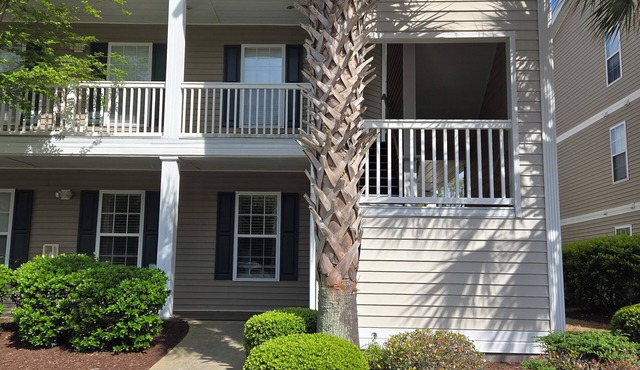 Sandpiper Bay golf course. 4 mi to beach. 3 bd, 2 ba, new kitchen, pool & more