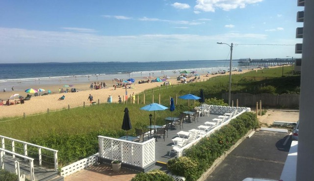 Sandpiper Beachfront Motel