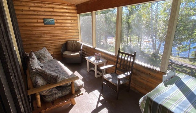Sandpiper Cabin - 1 Bedroom