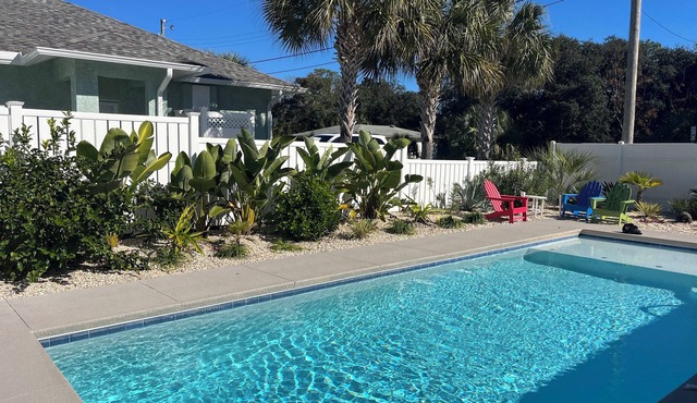 Sandpiper Cottage Private Pool 1 Block to Beach FREE 6‑Person Golf Cart