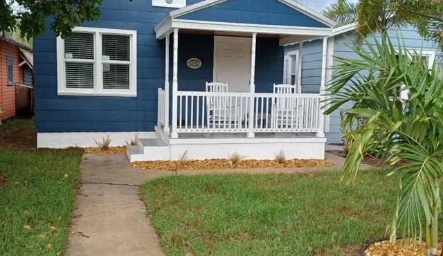 Sandpiper Cottage Newly renovated home in Lake Worth Beach Historical District.