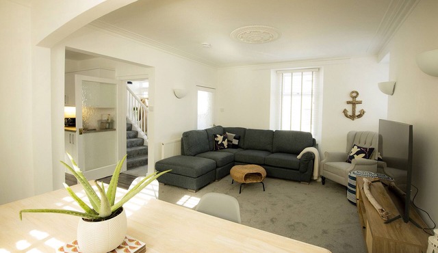 SANDPIPER COTTAGE, pet friendly, country holiday cottage in Cullen