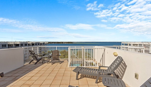 Sandpiper PH-08 ~ Destin West End-Unit Penthouse ~ Lazy River ~ Amazing Views ~ Rooftop Grill