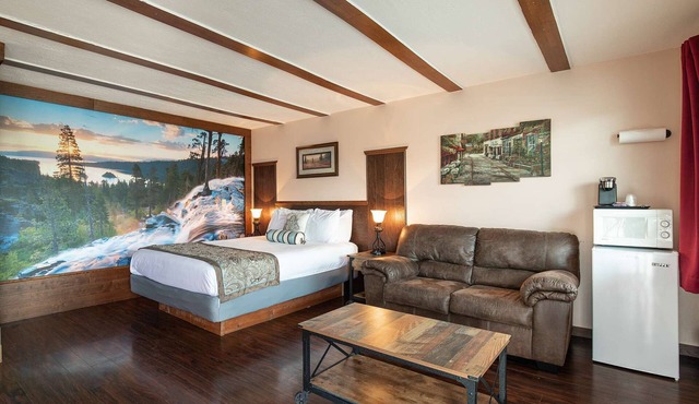 Sandpiper - Queen Studio Room at Wanderlust Inn, Pet Friendly