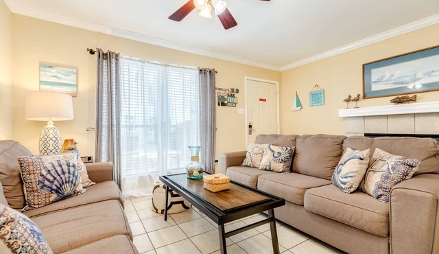 Sandpiper Stay - Pool, Near Beach & Seawall!