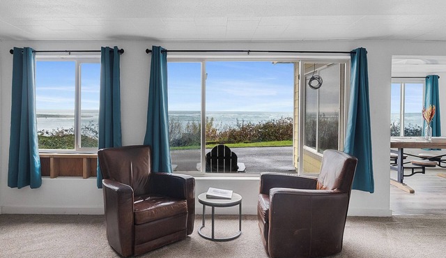 Sandpiper~ Water front on the Netarts Bay ~ unobstructed views. Sleeps 6