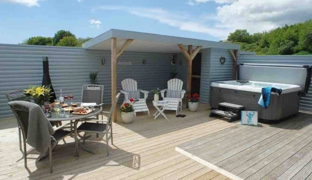 SandPipers Luxury lodge with 2 ensuites a private Hot Tub & Sauna & BBQ terrace