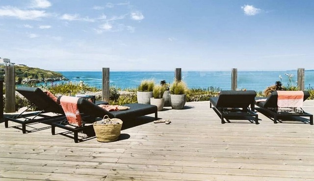 Sands Beach House - Five Bedroom Villa, Sleeps 10