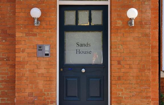 Sands House - luxury modern studios with secure parking in Epsom, Surrey