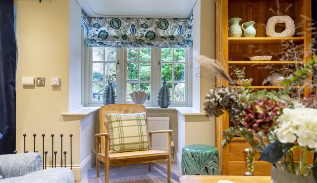 Sandsend - Gardeners Cottage - sleeps 4 guests in 2 bedrooms