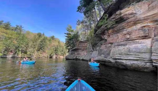 Sandstone Rustic Retreat & Dells Domes - 9 units- Sleeps 26