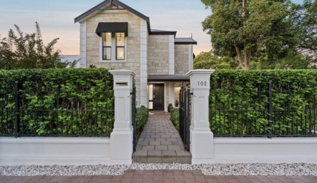 Sandstone Villa In City Fringe Location