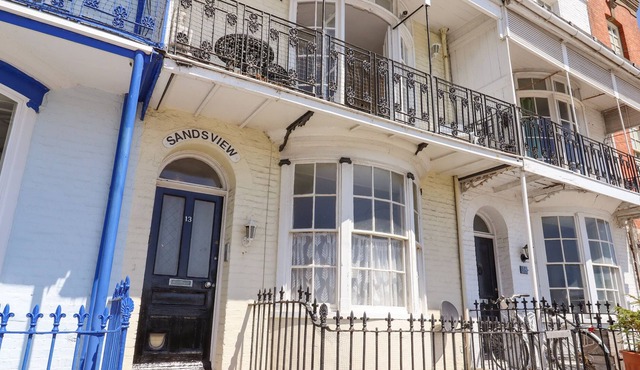 SANDSVIEW, pet friendly, country holiday cottage in Ramsgate