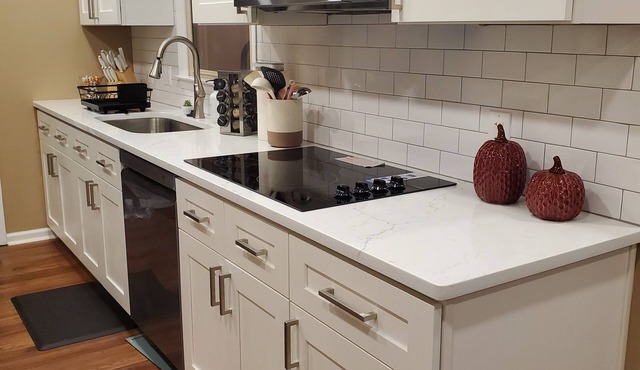 Sandtrap Escape- Plush beds, Luxury Bathroom, Game Room & on the Golf Course