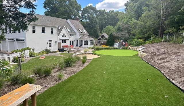 Sandwich golf and chipping green house