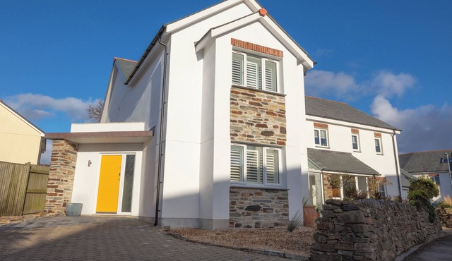 SANDWOOD STUDIOS, romantic, country holiday cottage in Crantock