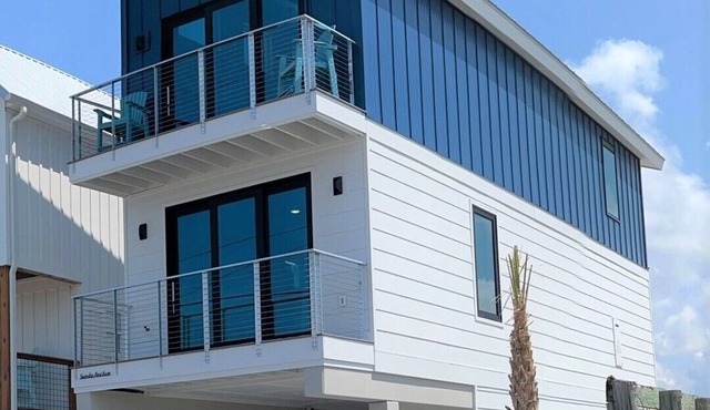 Sandy Anchor-New Modern Home, weekly discount. Boat Slip, Great Views