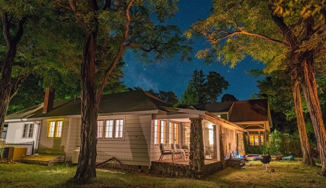 Sandy Beach Cottage on Torch Lake, in Alden