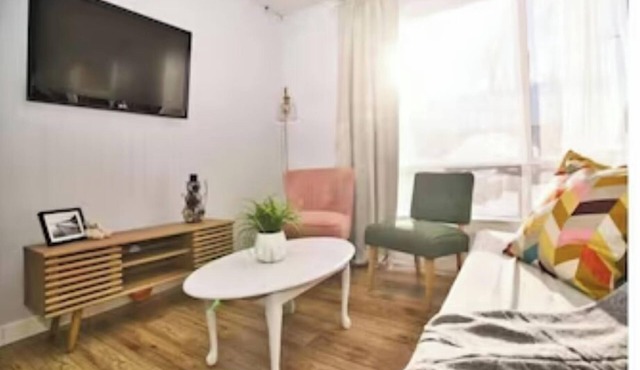 Sandy Beach Cottage steps to Lake Simcoe - 1 hr 20 mins from Toronto