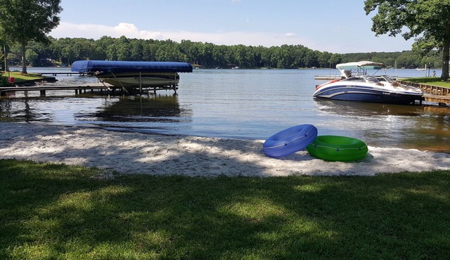 Sandy Beach on Cove Lake Front House - Big Yard, Dock & Natural Sandy Beach
