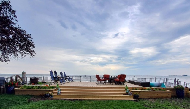 Sandy Beach on Saginaw Bay. Sleeps 10
