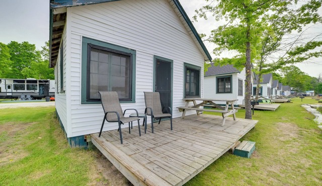 Sandy Beach & Sunset Views: Lakefront Escape!