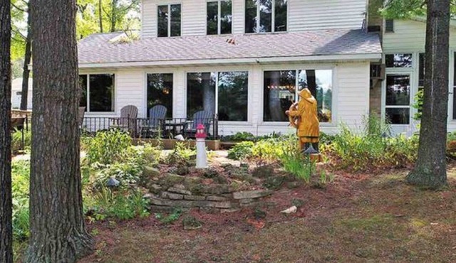 Sandy Bottom Lodge on the Beautiful Chain O Lakes in Waupaca