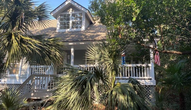 Sandy Bottoms NEWLY RENOVATED 4 BEDROOMS!